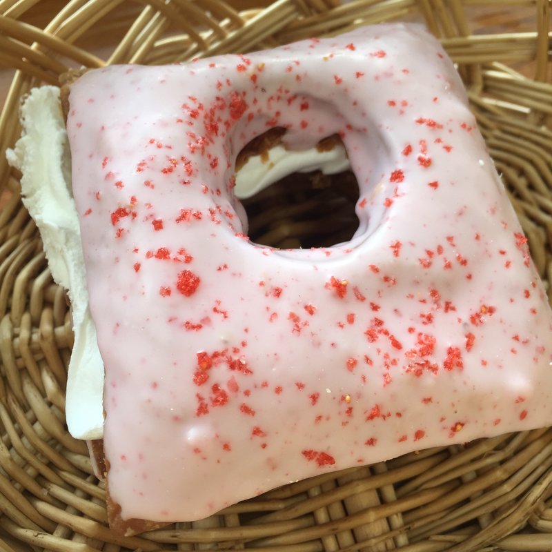 ディニッシュドーナツ(いちごホイップ)(万代 五条西小路店)