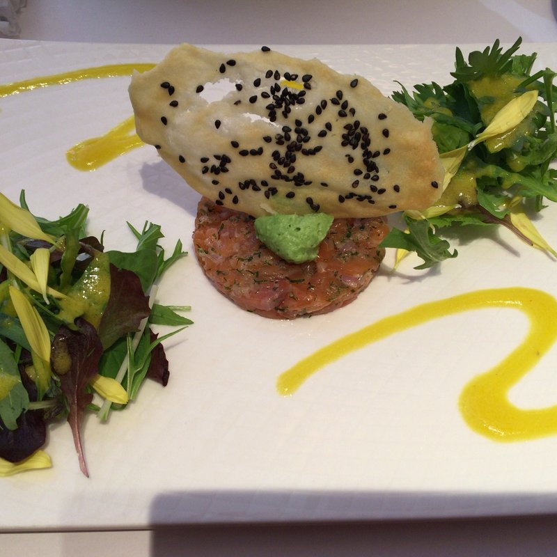 サーモンのタルタル(メゾン・バルサック （MAISON BARSAC）)