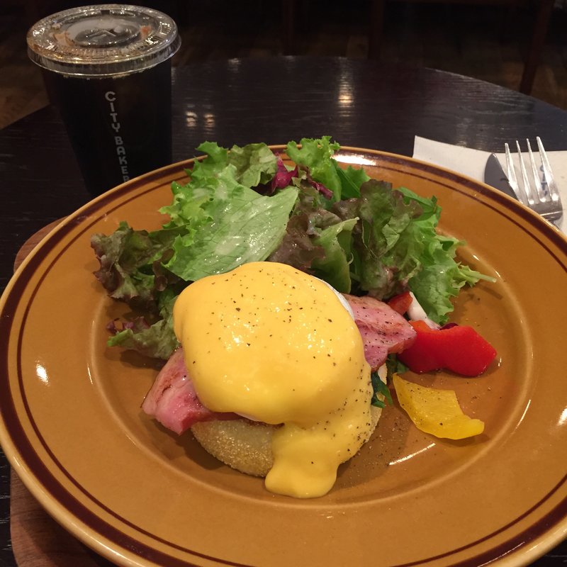 エッグベネディクトセット(THE CITY BAKERY)