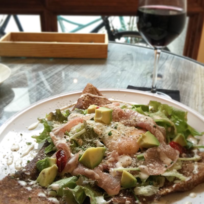 アボカドと生ハムのサラダガレット(ヌフクレープリー)