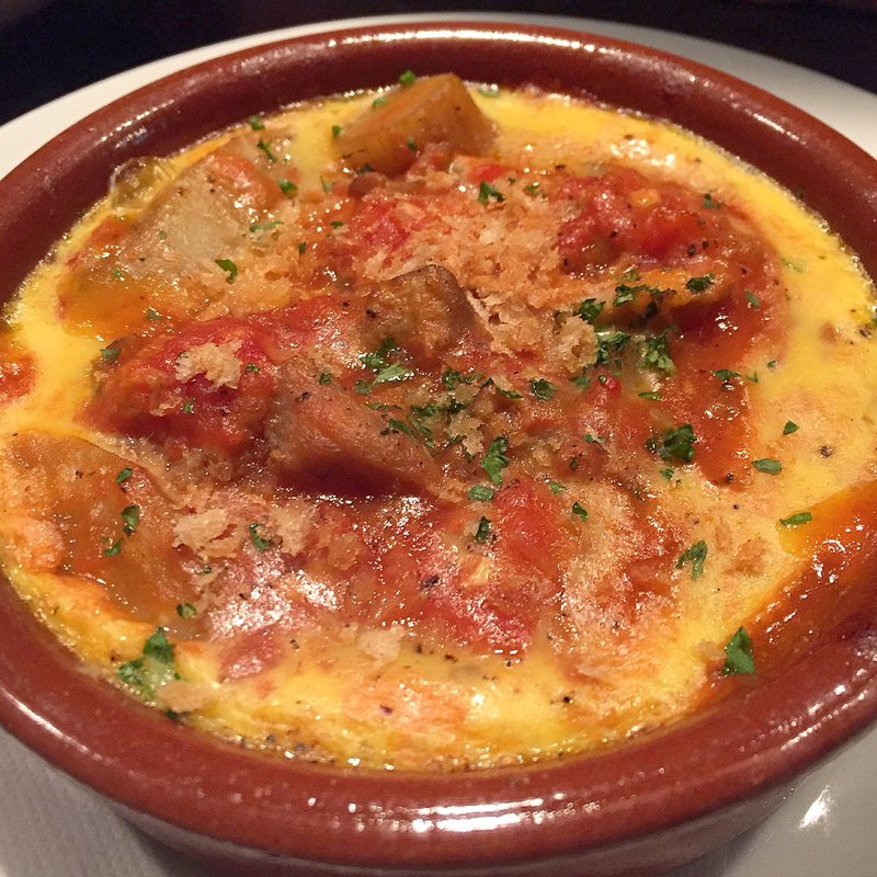 鶏肉とゴボウのトマト 土鍋焼き(のみくい処 ばる)