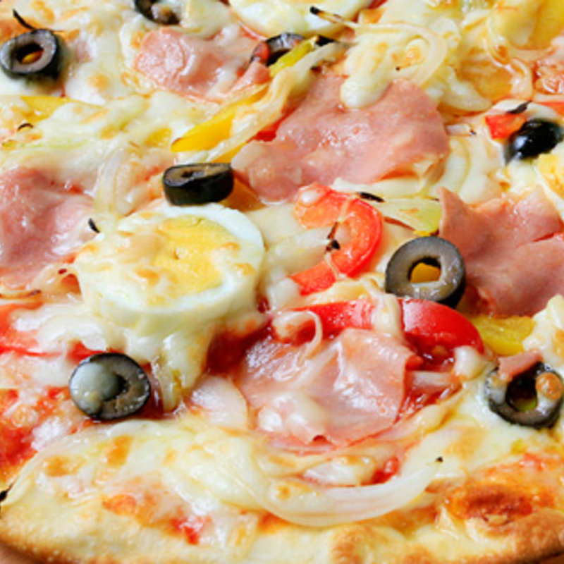 玉子とハムのピッツァ(P.C.M. パブ・カーディナル・マルノウチ)