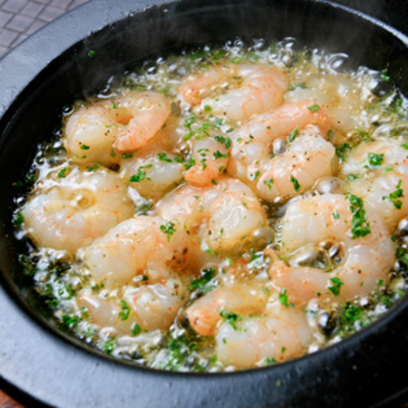 小海老のガーリックオイル煮(P.C.M. パブ・カーディナル・マルノウチ)