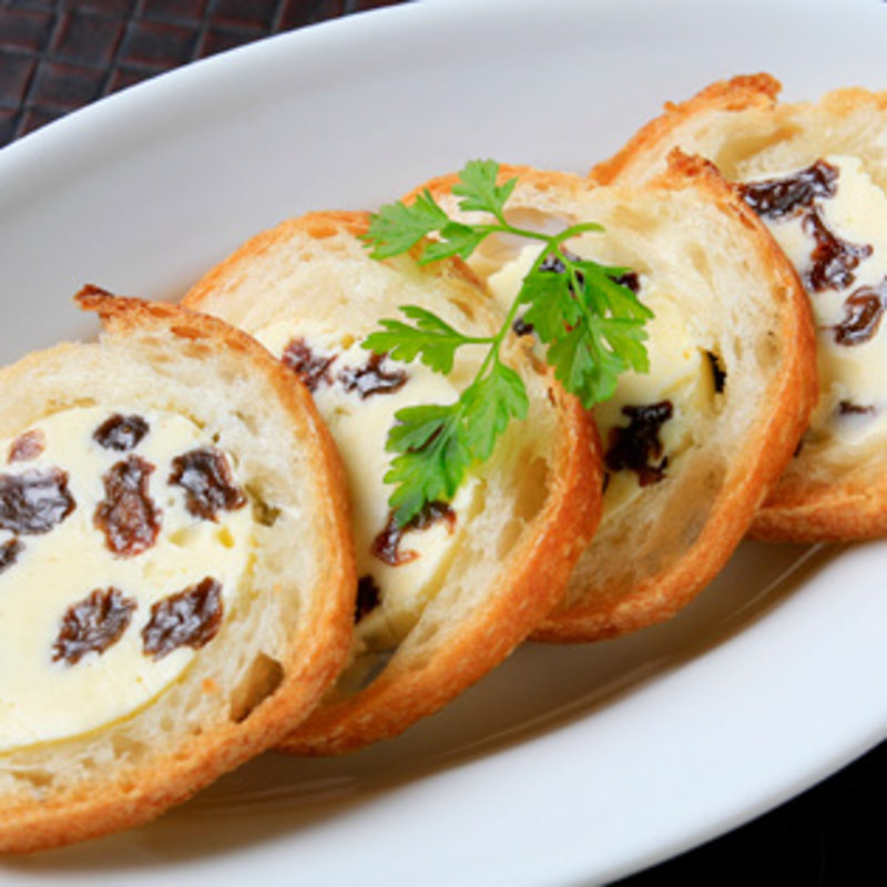 レーズンチーズのバケット(P.C.M. パブ・カーディナル・マルノウチ)