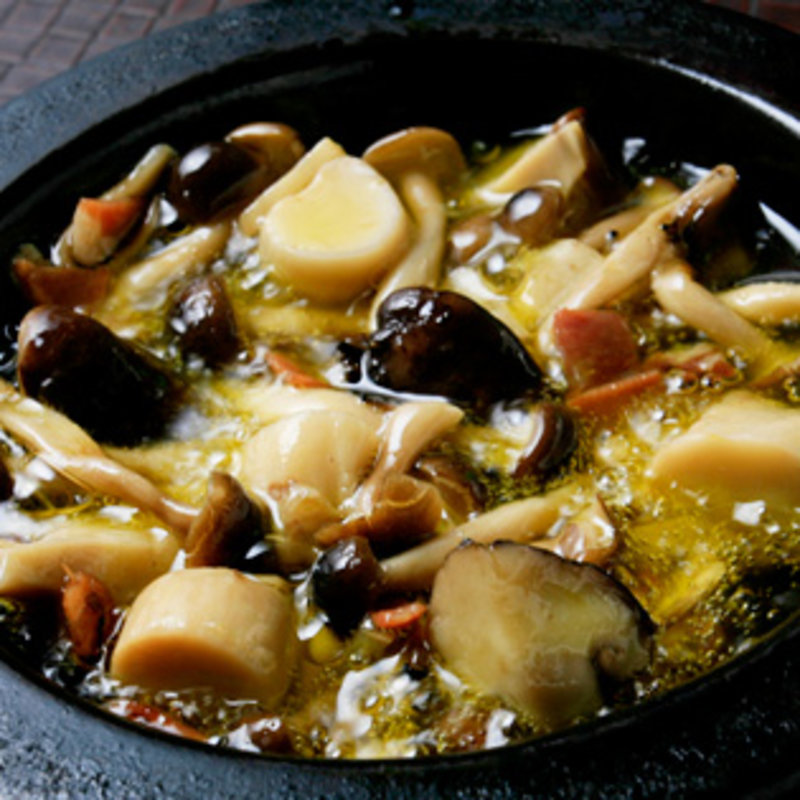 キノコのオイル煮(P.C.M. パブ・カーディナル・マルノウチ)