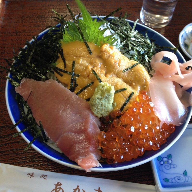 三色丼(あかま味どころ)
