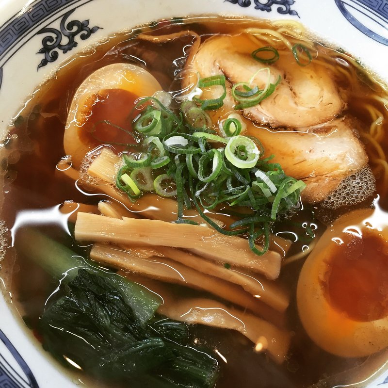 醤油ラーメン(麺や暁)