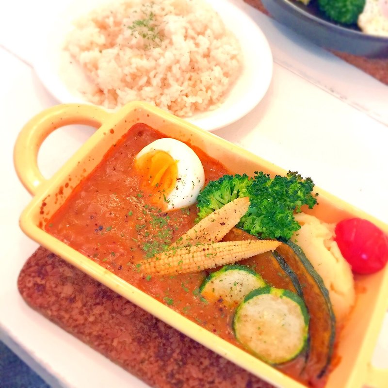 たっぷり野菜とチキンのインドカレー(hojo grill works （ホジョグリルワークス）)