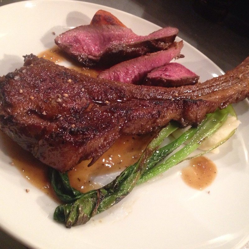 骨付仔羊ロース肉の2種ロースト(プールトワ)