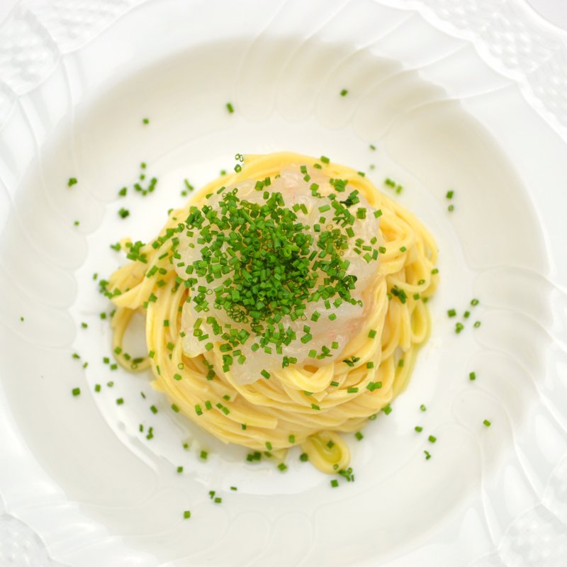 冷製タリオリーニ サルディーニャ産ボッタルガのソース(プリンチピオ)