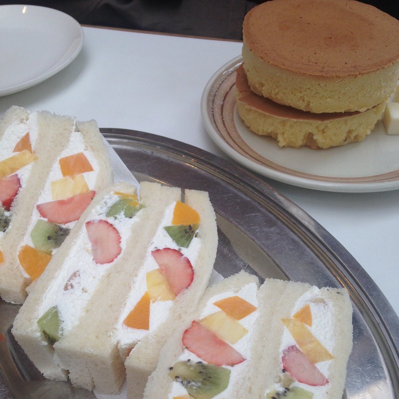 フルーツサンド(イワタコーヒー店)