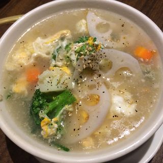 彩り野菜の白スープ (和牛塩焼肉ブラックホール 新宿三丁目店 )