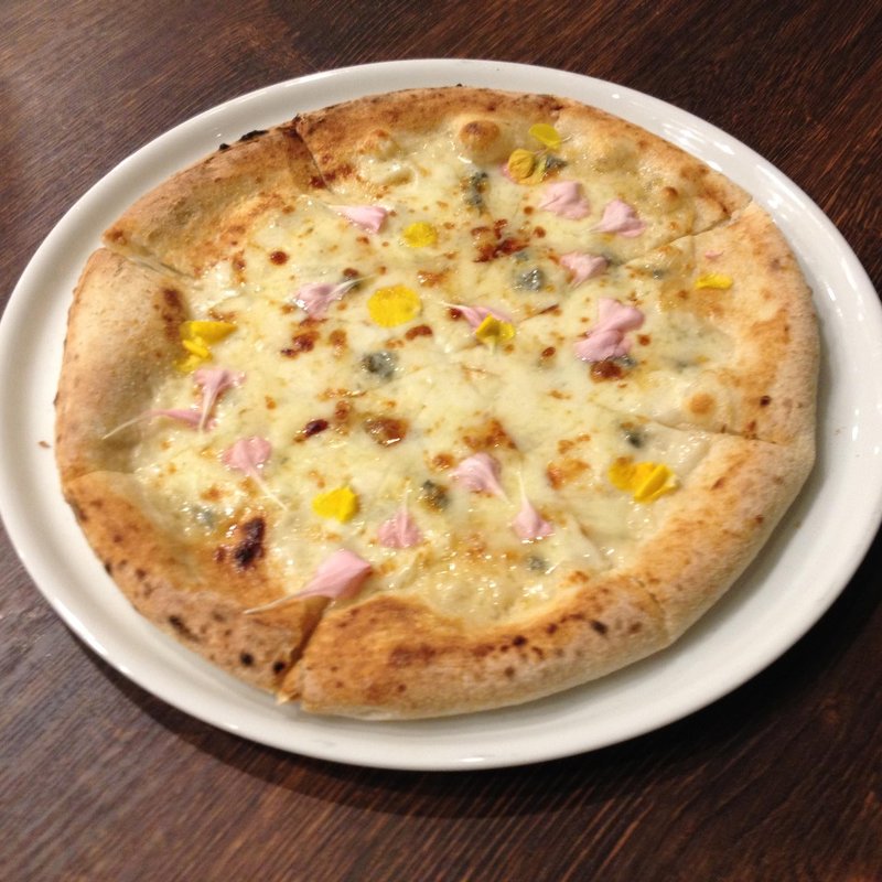 3種のチーズのピッツァ(La　bellezza （ラ ベレッツァ）)