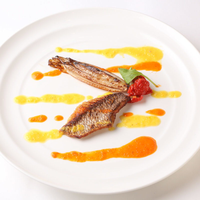 本日の市場の活鮮魚を使って(La cave ５５ （ラカーヴカントサンク）)