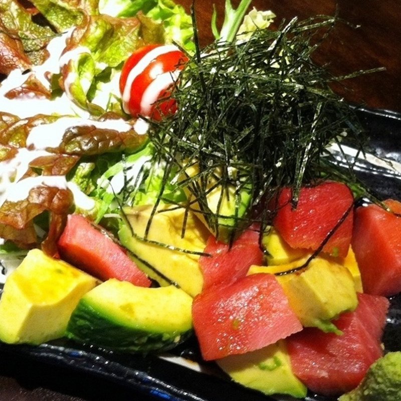 鮪とアボカドのサラダ(串猿 Z(千駄木))