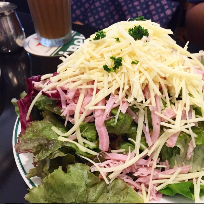チーズとハムのサラダ(AUX BACCHANALES GINZA（オーバカナル 銀座）)