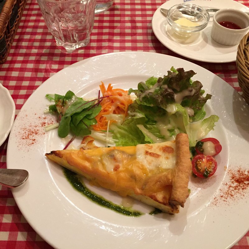 日替わりランチ ※お肉、お魚、キッシュより選べます。(路地裏ダイニングビストロ パリ17区)