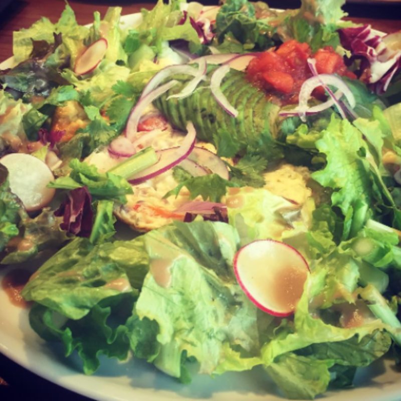 ホワイトエッグオムレツ　メキシカンサルサ＆アボカド(PANINO VINO)