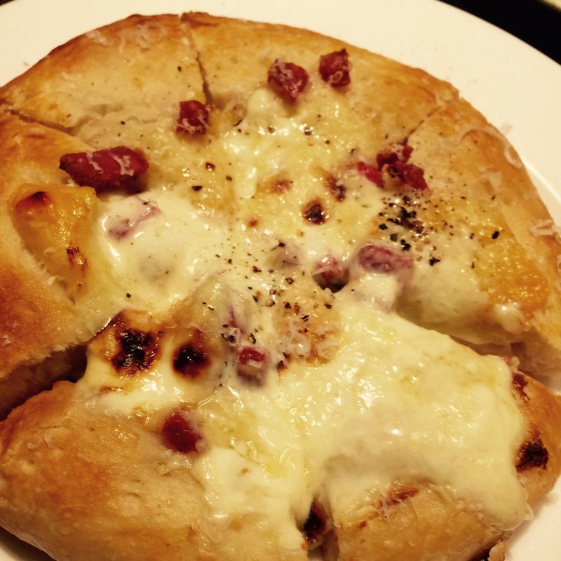 サラミとマスカルポーネのピザ(ぶぁん)