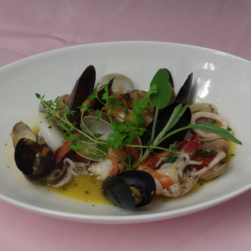 魚介類のワイン蒸し(ＲＩＺＴＩＡＲＥ)