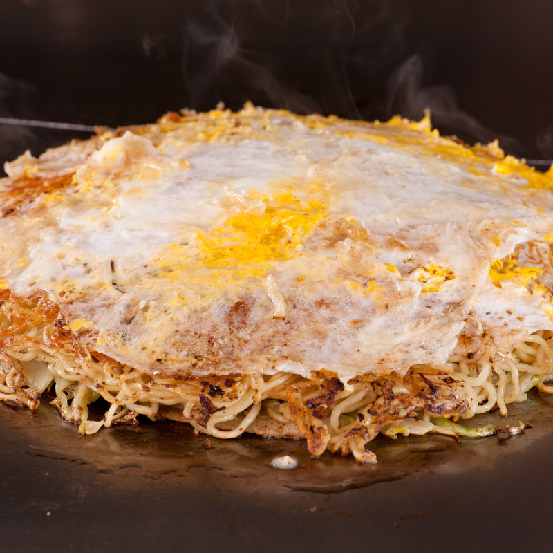 焼きそば　卵焼き乗せ(鯉城　銀座本店)