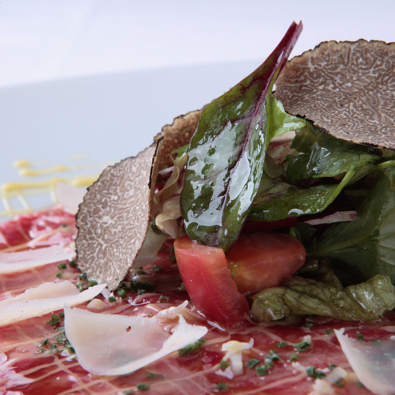 牛肉のカルパッチョ　トリュフ添え(ランス・ヤナギダテ)