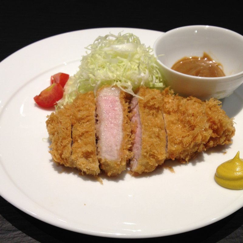 トンカツ(ルーツ　ロッポンギ （ROOTS 　ROPPONGI）)