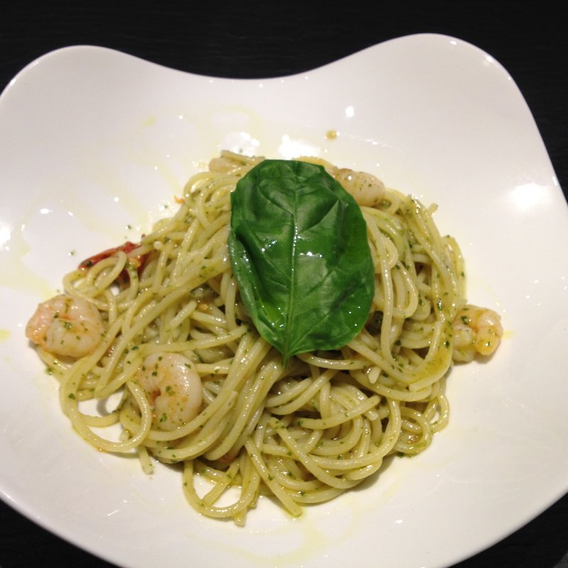 海老のバジルソースパスタ(ルーツ　ロッポンギ （ROOTS 　ROPPONGI）)