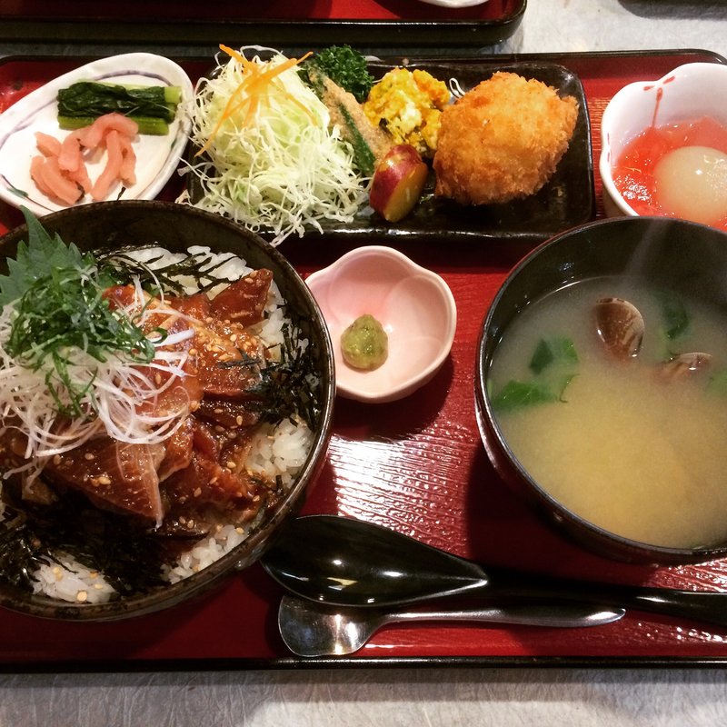 ブリの漬け丼(みそ家米ぞう （みそやこめぞう）)