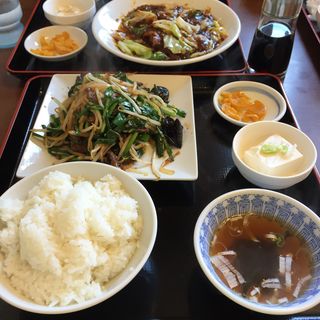 レバニラ炒め定食(惠伊登)