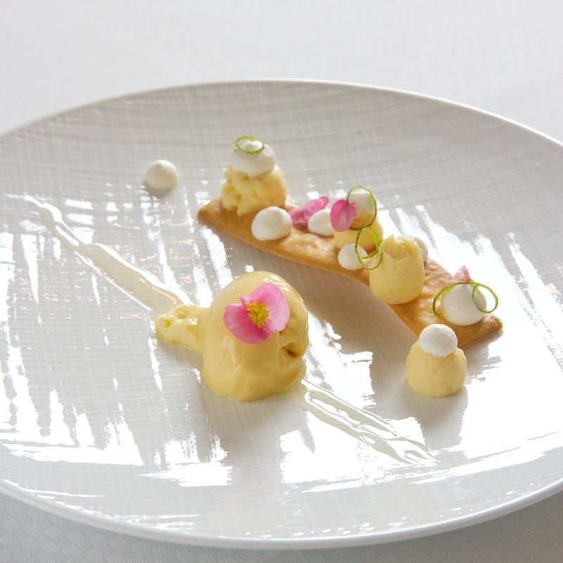 バニラアイス　ムースとともに(ラール・エ・ラ・マニエール)