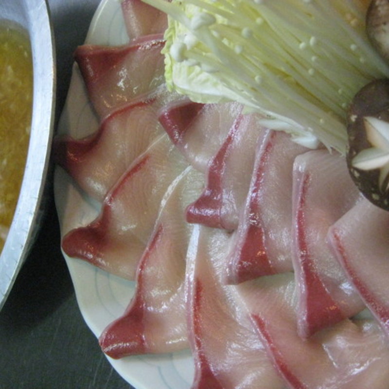 天然ブリしゃぶ(さかなや 市場食堂)