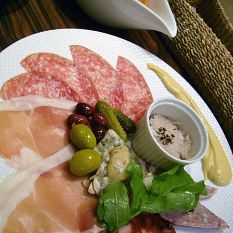 お肉の前菜盛り合わせ(Bistro 2538 )