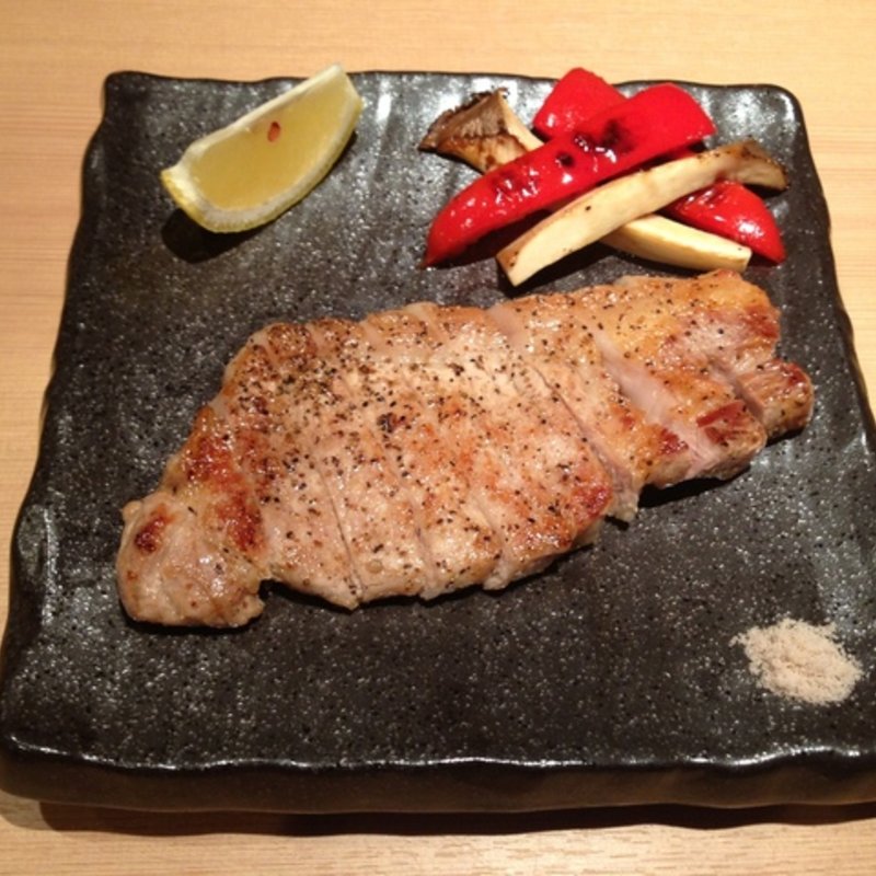 ルイビ鶏の溶岩焼(和味和酒KOKORI)