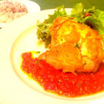 スカモツァチーズのせ鶏モモ肉のオーブン焼き(ソーセージレストランＳＭＯＫＹ)