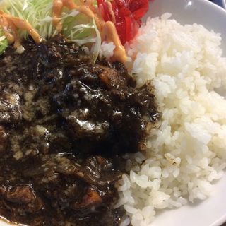 牛すじ黒カレー(五感ビストロ酒場 赤羽店)