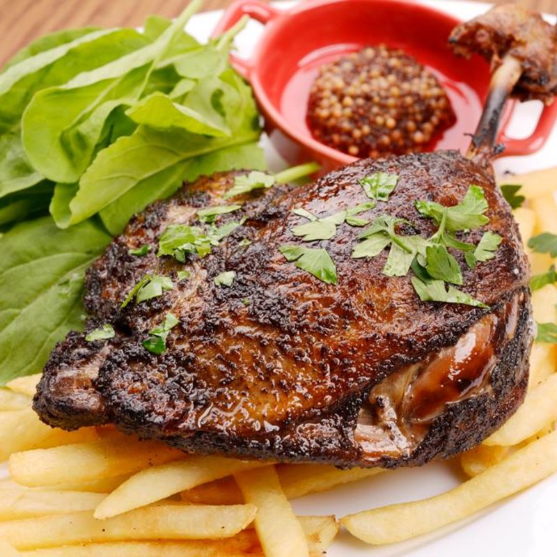 牧草牛の サクラランドリー特製ステーキ(ヴィネリア　サクラ　ランドリー （Vineria Sacra Laundry）)