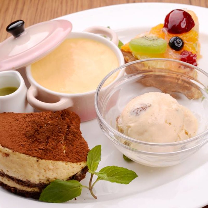 デザートの盛り合わせ(ヴィネリア　サクラ　ランドリー （Vineria Sacra Laundry）)