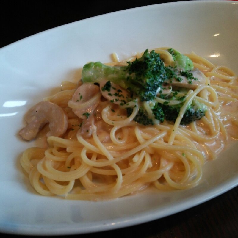 明太子とブロッコリーのクリームソースパスタ(アーシュターブル )
