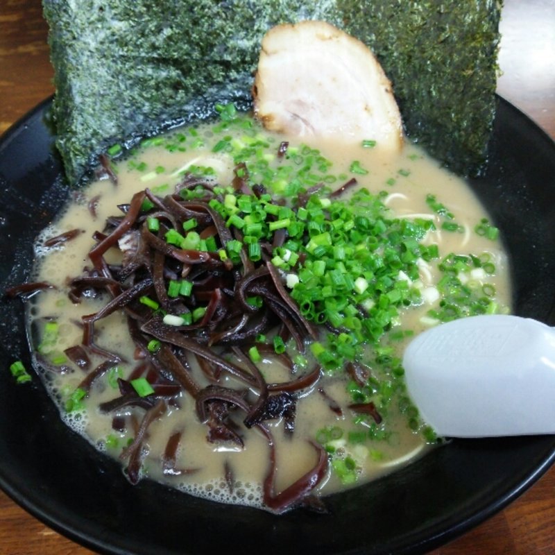 きくらげ豚骨　まる(博多ラーメン とんこつ家 （とんこつや）)