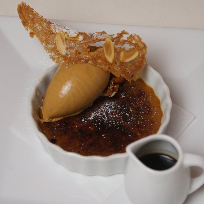 クリームブリュレ　コーヒーアイス添え(リコス・キッチン )