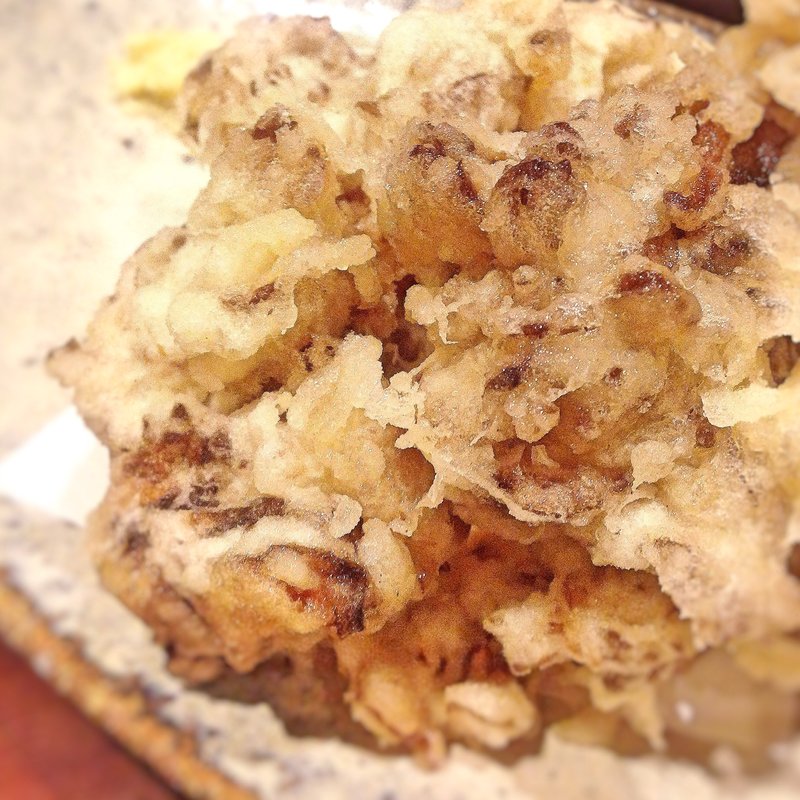 天然舞茸の天ぷら(魚料理 吉成 )