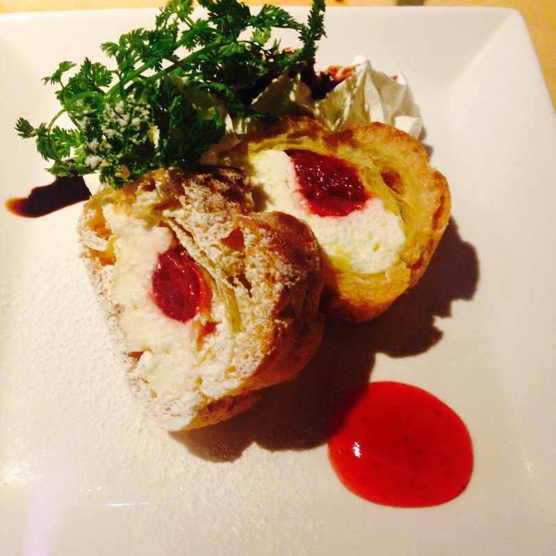 いちごのシュークリームケーキ(八十別家)