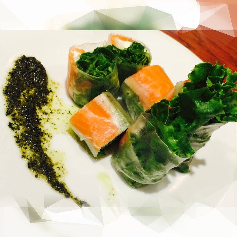 クリームチーズとスモークサーモンのサラダロール(ザ・ステーション グリル ルミネ北千住店)