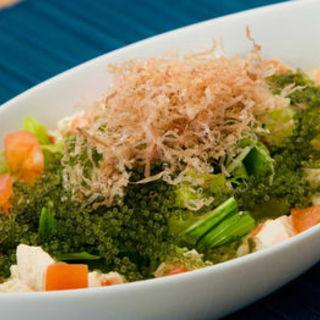 海ぶどうと島豆腐のサラダ(沖縄ダイニング琉歌 RYUKA)