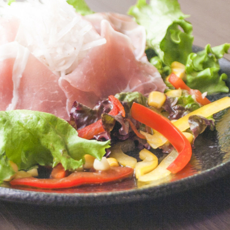 パリパリ大根と生ハムのサラダ 梅ドレッシング(鍛冶二丁 （カジニチョウ）)