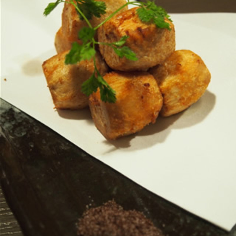 里芋の素揚げ～納豆塩添え～(鍛冶二丁 （カジニチョウ）)