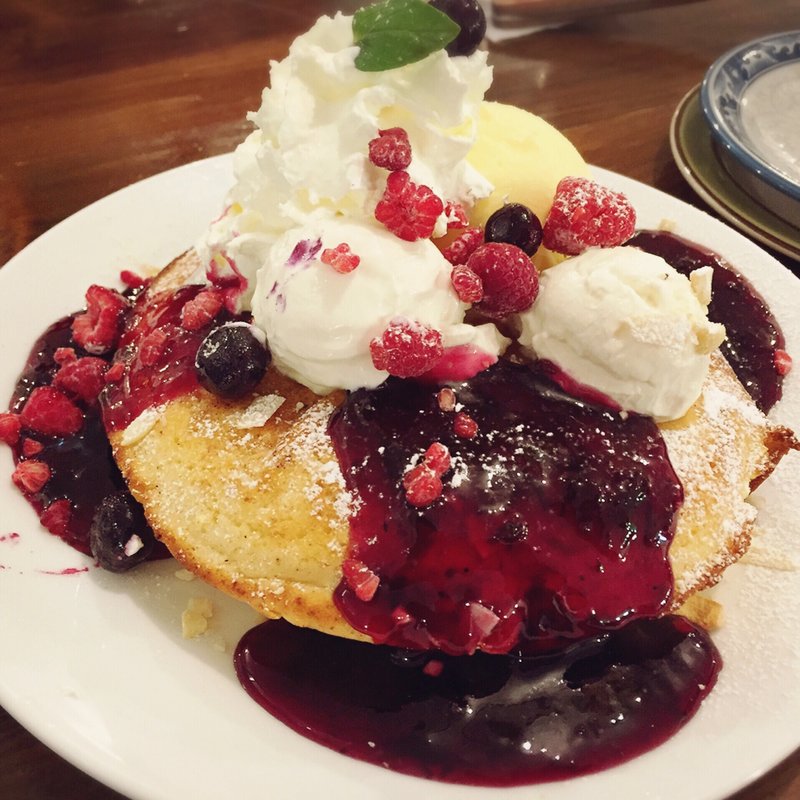 ミックスベリーとマスカルポーネチーズのパンケーキ(パンプルムゥス)