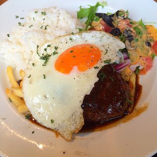 特製BBQソースのロコモコ(kawara CAFE＆DINING 新宿本店 （カワラ カフェアンドダイニング）)