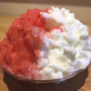 いちご×ヨーグルト 2色氷(カフェ クノップゥ)